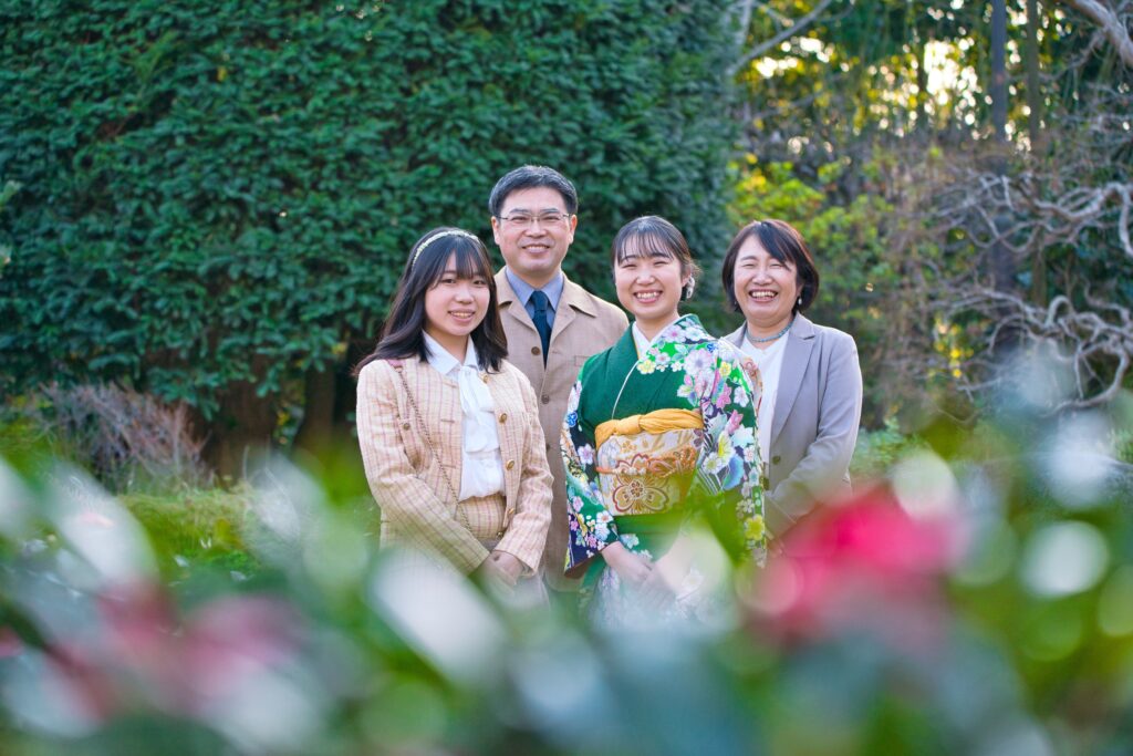 千葉の出張撮影「ジョイスタジオ（Joystudio）」が、緑豊かな自然の中で撮影した家族の記念写真
